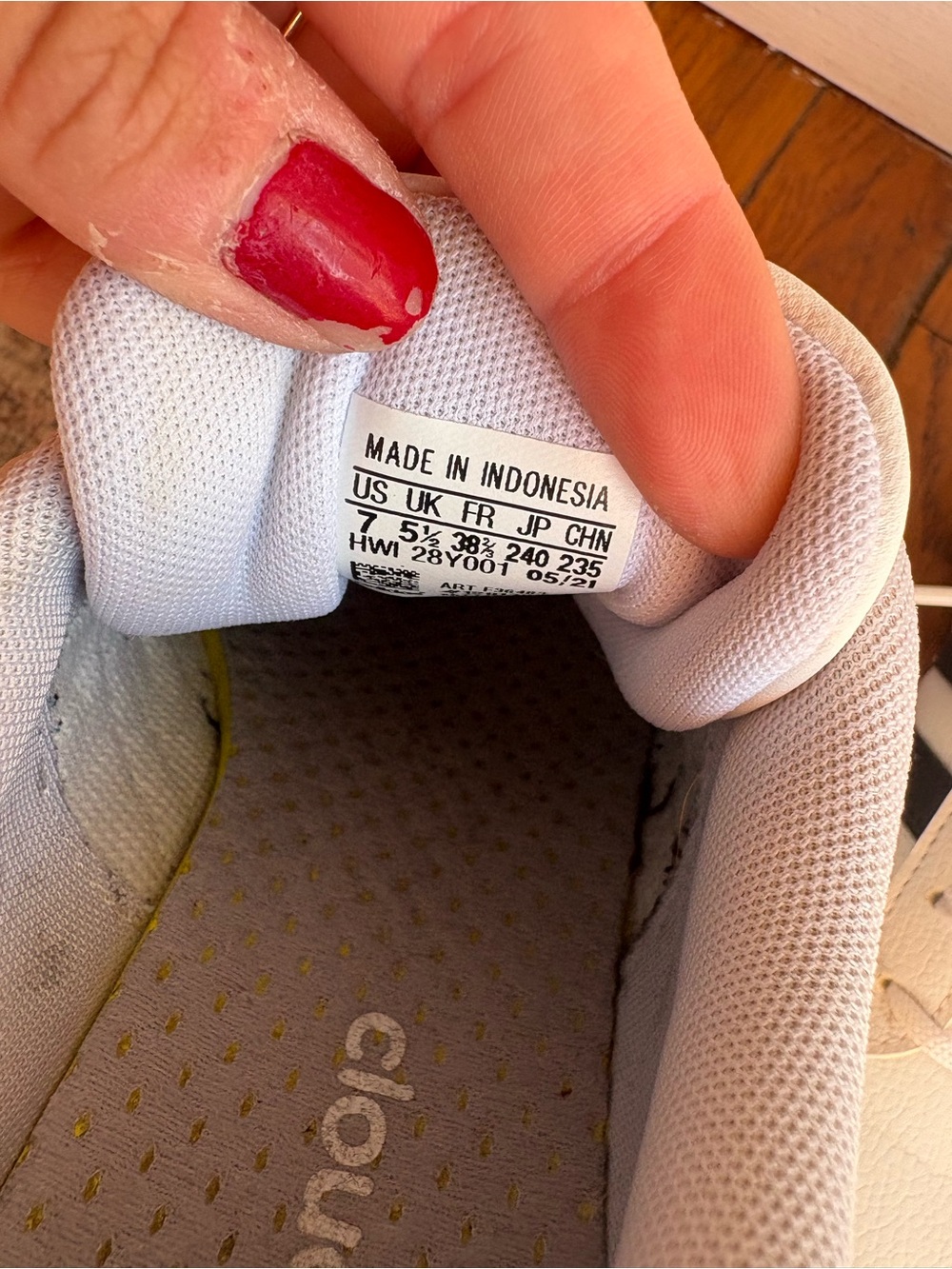 Women’s size 7 Leather White & Black Adidas Sneakers - Picture 7 of 7